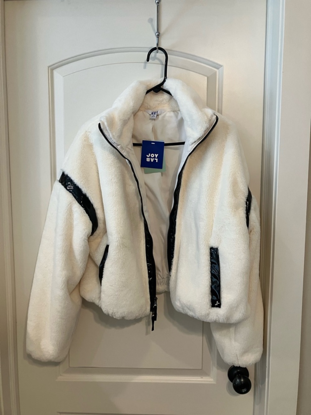 NWT JoyLab cream with black fleece jacket Size M perfect crop $5 quick ship - Picture 4 of 4
